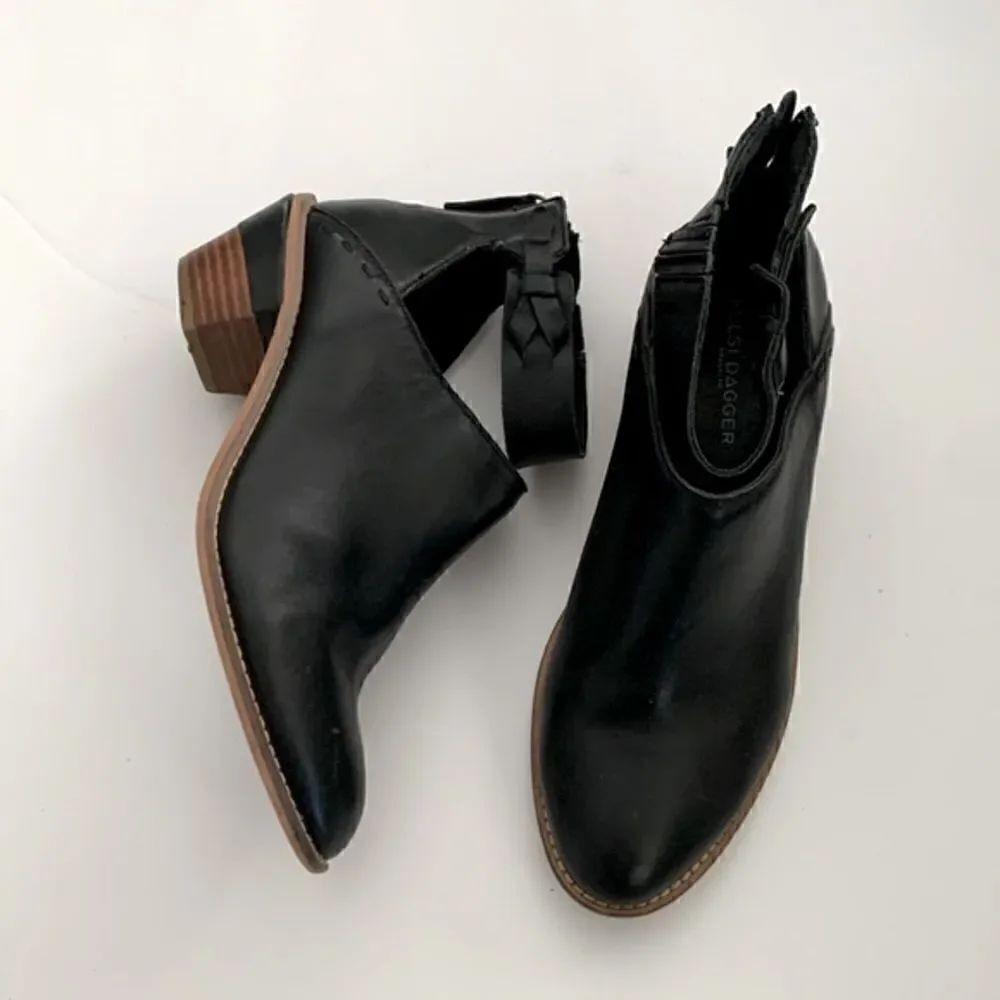 Kelsi Dagger Brooklyn black leather heeled ankle boots ankle strap size 7.5